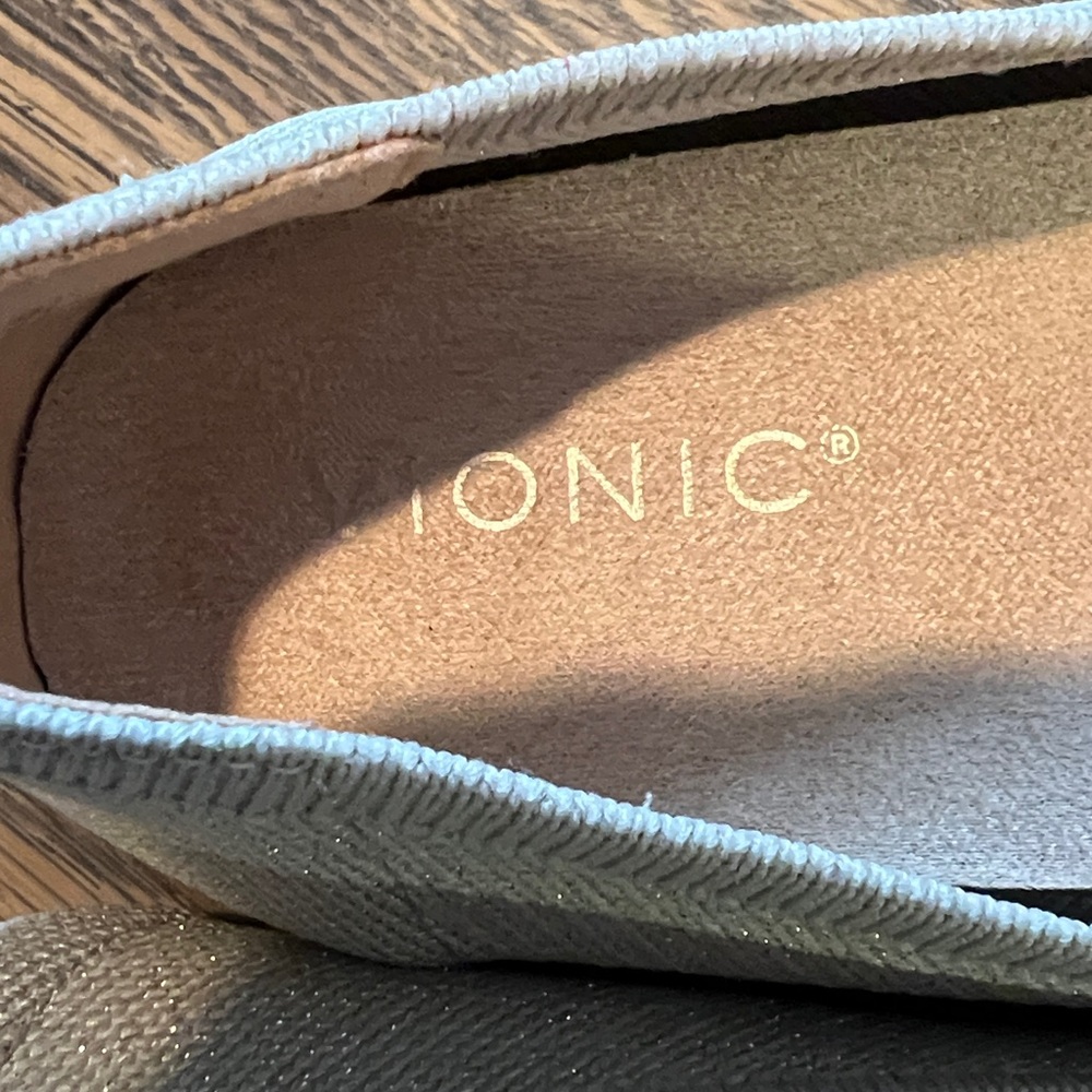 Vionic Light Gray Women's Flats with Bow - Picture 2 of 6